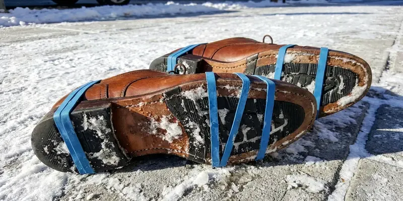 Adieu les glissades : l'astuce DIY à 10 centimes pour une adhérence d'urgence